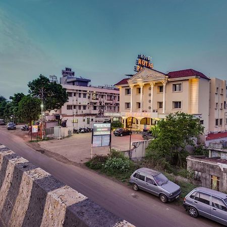 Hotel Royal Palace Karād Buitenkant foto